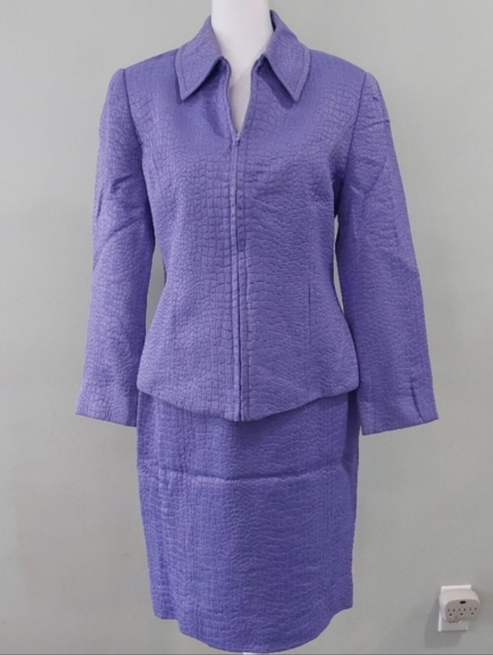 Carlisle Vintage Blazer Jacket Skirt Set Size 4 Purple